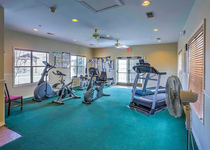Branson Condo On Golf Course W/ Pool Access!