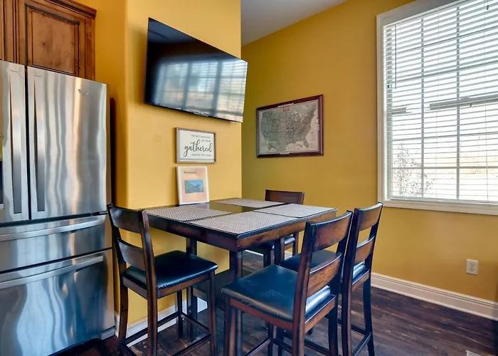 Near Silver Dollar City! Condo W/ Indoor Pool