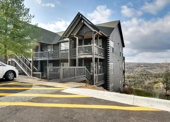 Near Silver Dollar City! Condo W/ Indoor Pool