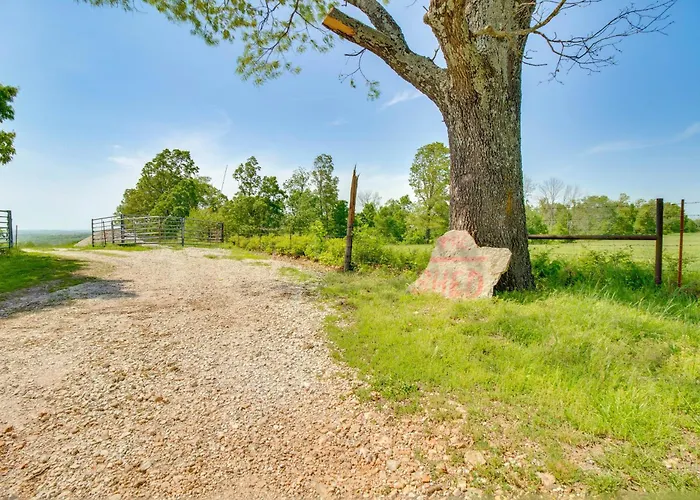 Ozark Mtn Views: Secluded Everton Retreat