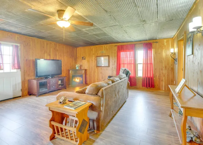 Ozark Mtn Views: Secluded Everton Retreat